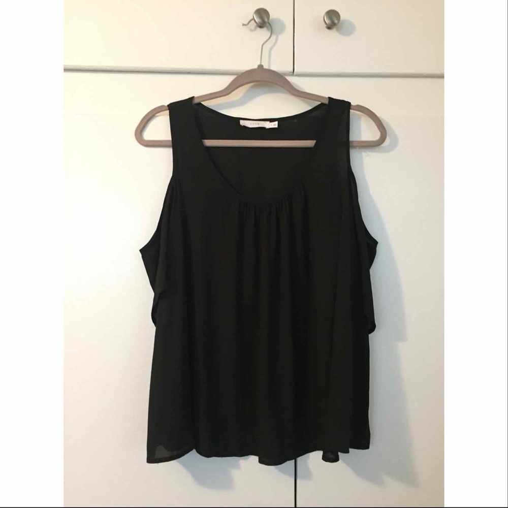 Cold-shoulder Ruffle Tee